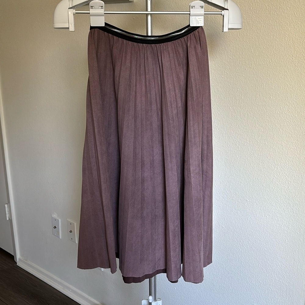 Pleated velour skirt